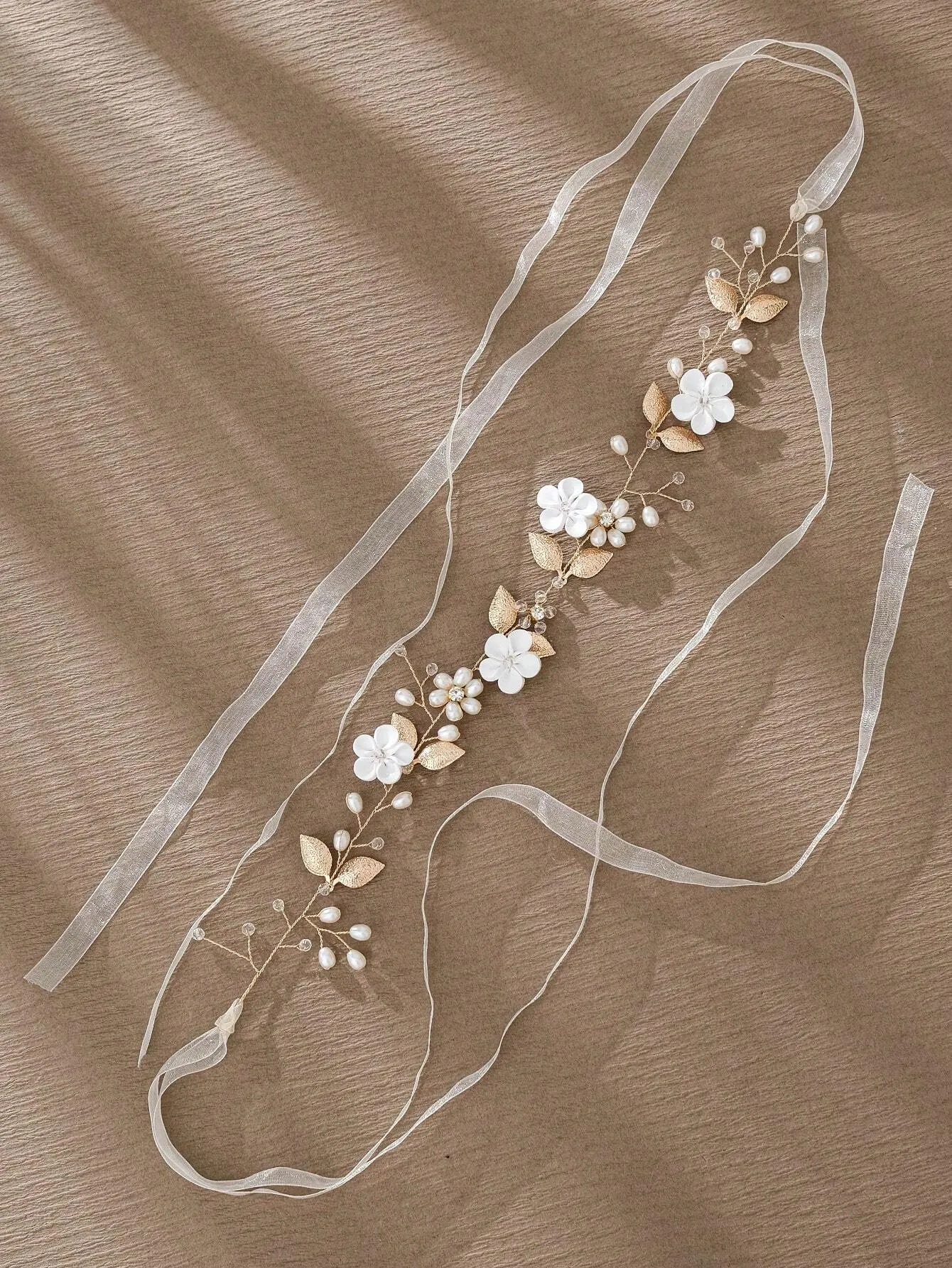 Gyldent Hårsmykke - Hårbånd (Diadem) med Blomster & Perler