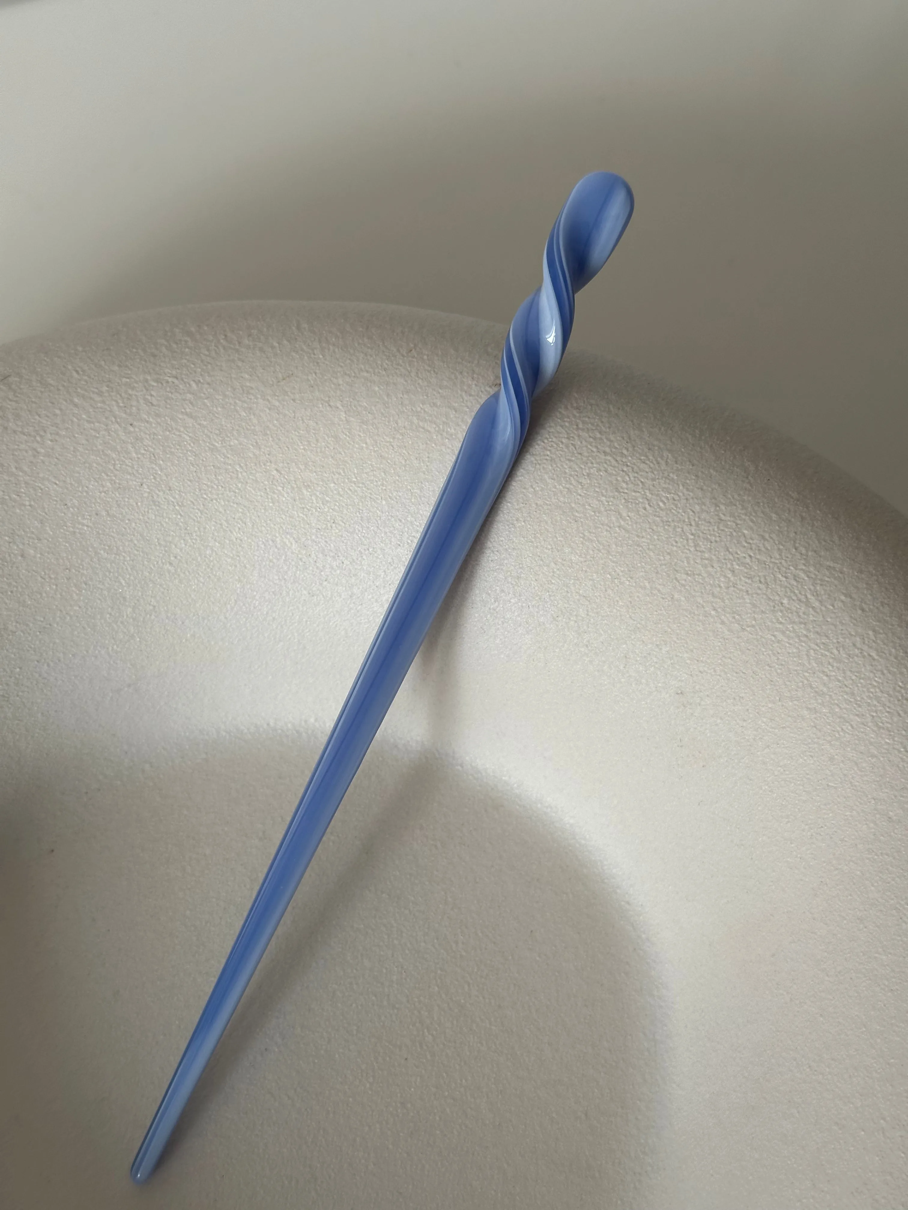 TWISTED HAIRPIN